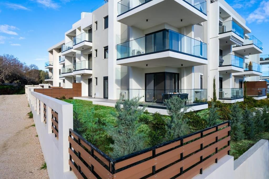 Maison Du Jardin 2-Bedroom Apartment Private Outdoor Jacuzzi Rhodes City Exteriör bild