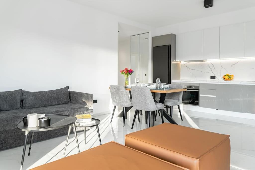 Maison Du Jardin 2-Bedroom Apartment Private Outdoor Jacuzzi Rhodes City Exteriör bild