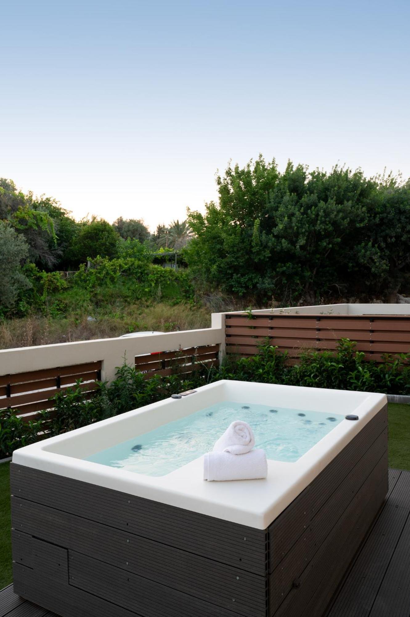 Maison Du Jardin 2-Bedroom Apartment Private Outdoor Jacuzzi Rhodes City Exteriör bild